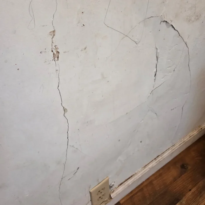 Cracked plaster wall before repair